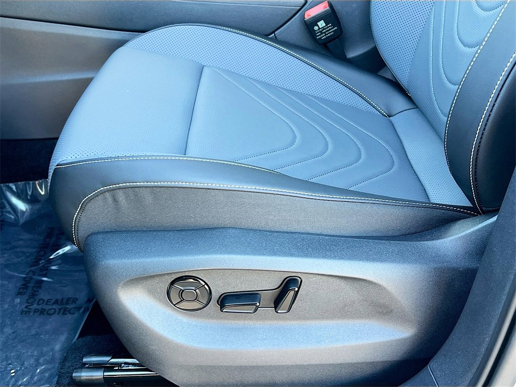 Used 2025 Volkswagen Tiguan SE R-Line image 18