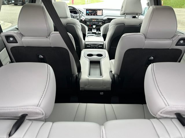 Used 2023 Acura MDX w/ Technology Package AWD/4WD image 14
