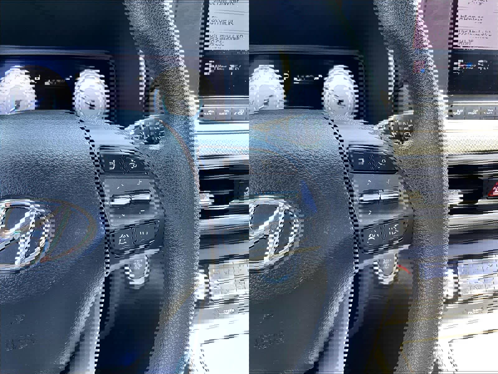 Used 2023 Hyundai Kona SE w/ Cargo Package FWD image 23