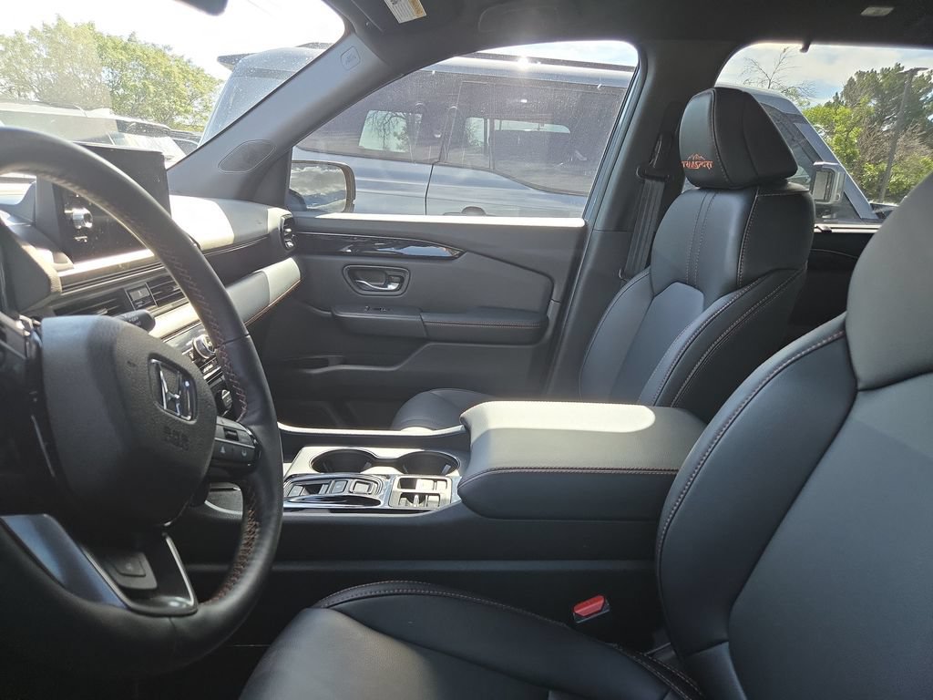 Used 2023 Honda Pilot TrailSport image 9