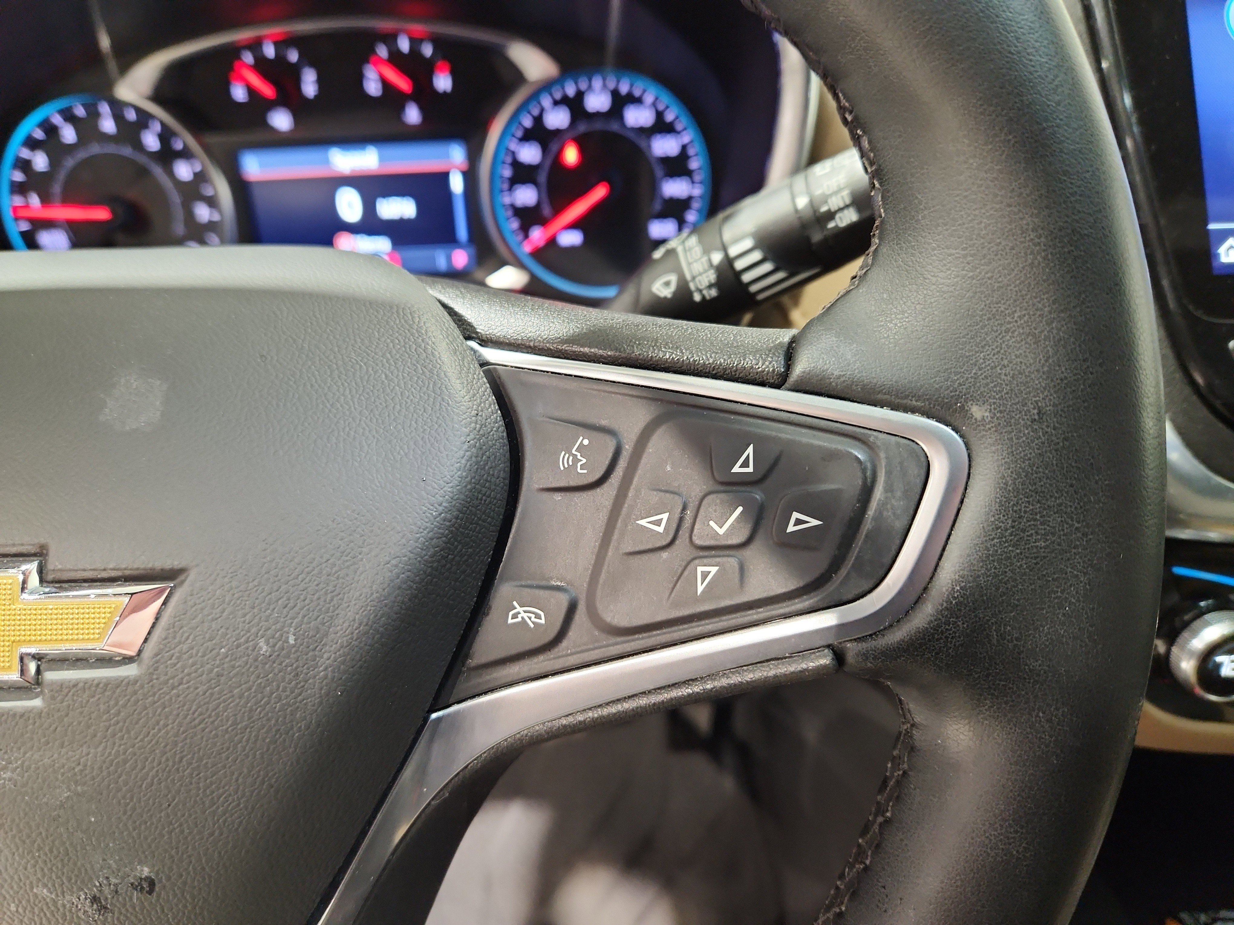 Used 2023 Chevrolet Equinox Premier image 12