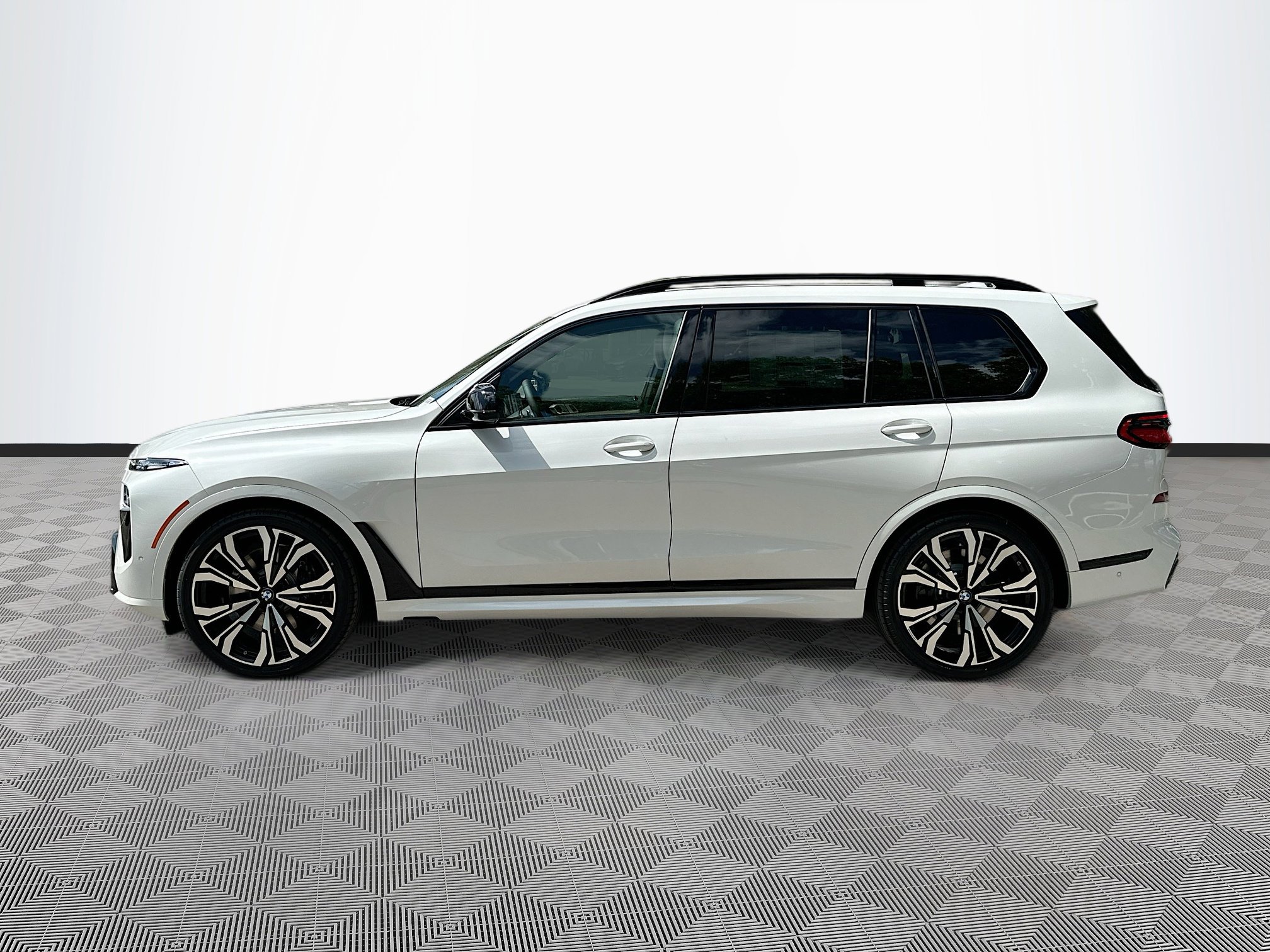 New 2026 BMW X7 M60i image 4