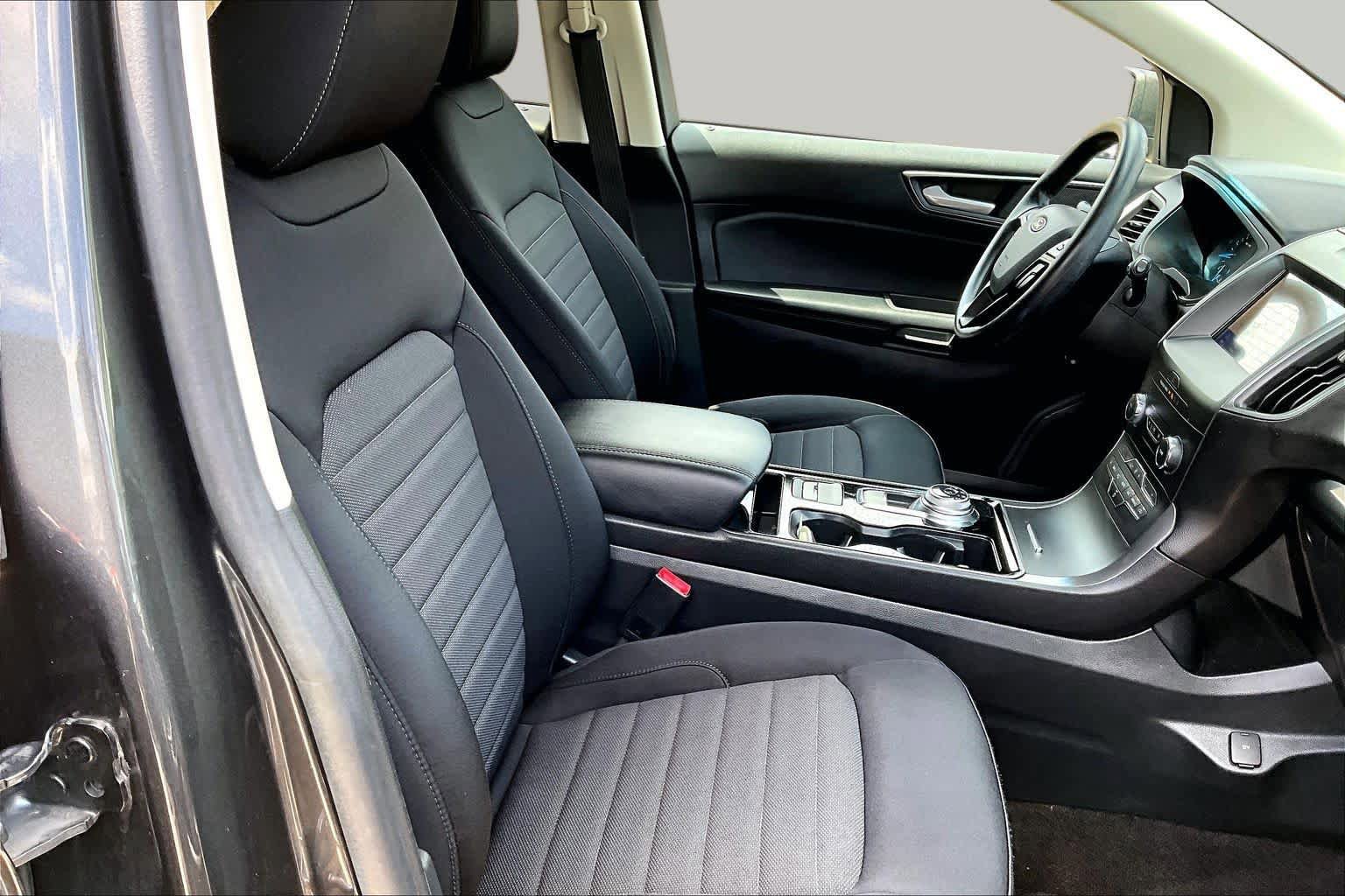 Used 2020 Ford Edge SE FWD image 9