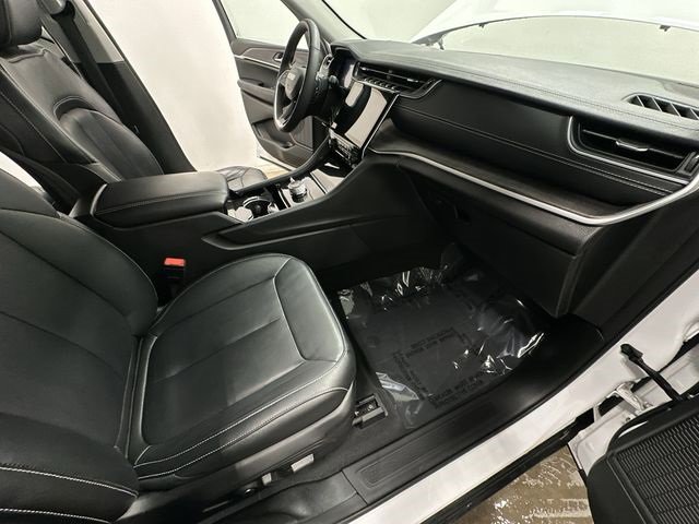 Used 2023 Jeep Grand Cherokee Limited image 23