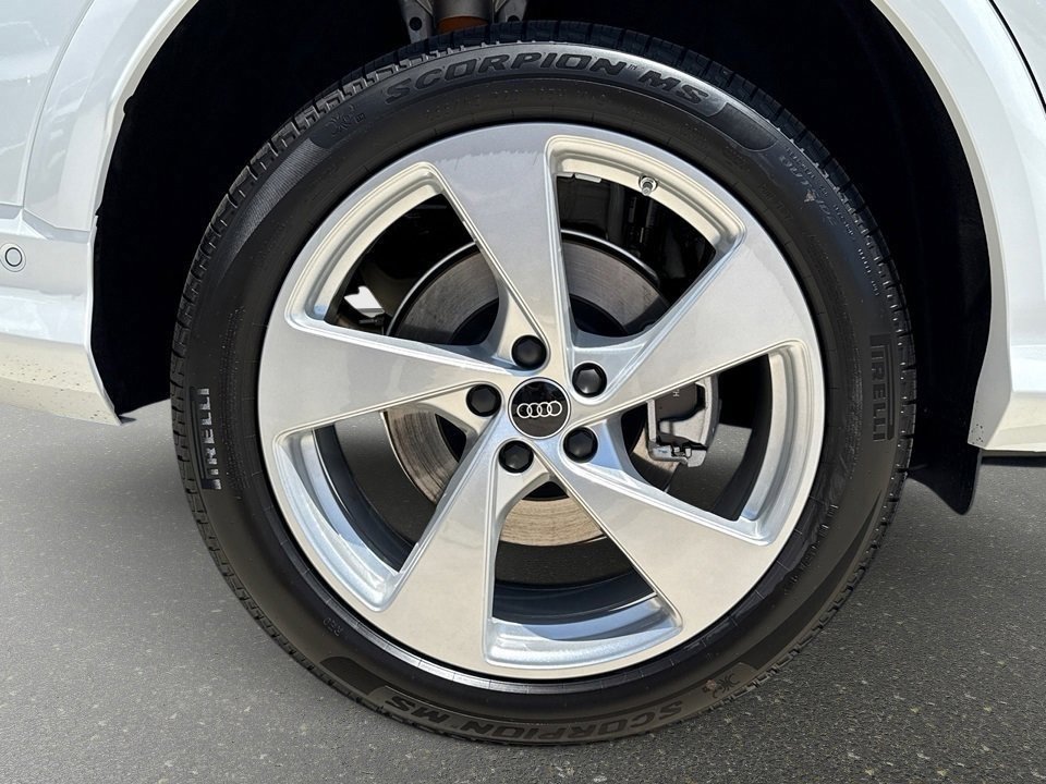 Certified 2025 Audi Q5 2.0T Premium Plus w/ Premium Plus image 8