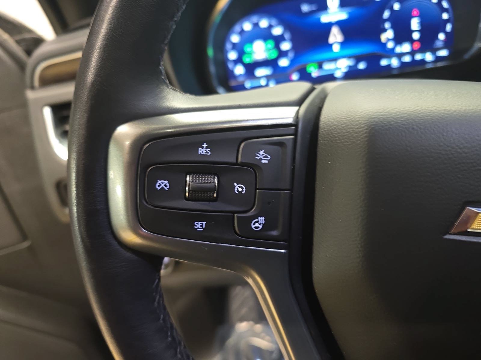 Used 2022 Chevrolet Tahoe LT w/ Luxury Package AWD/4WD image 18