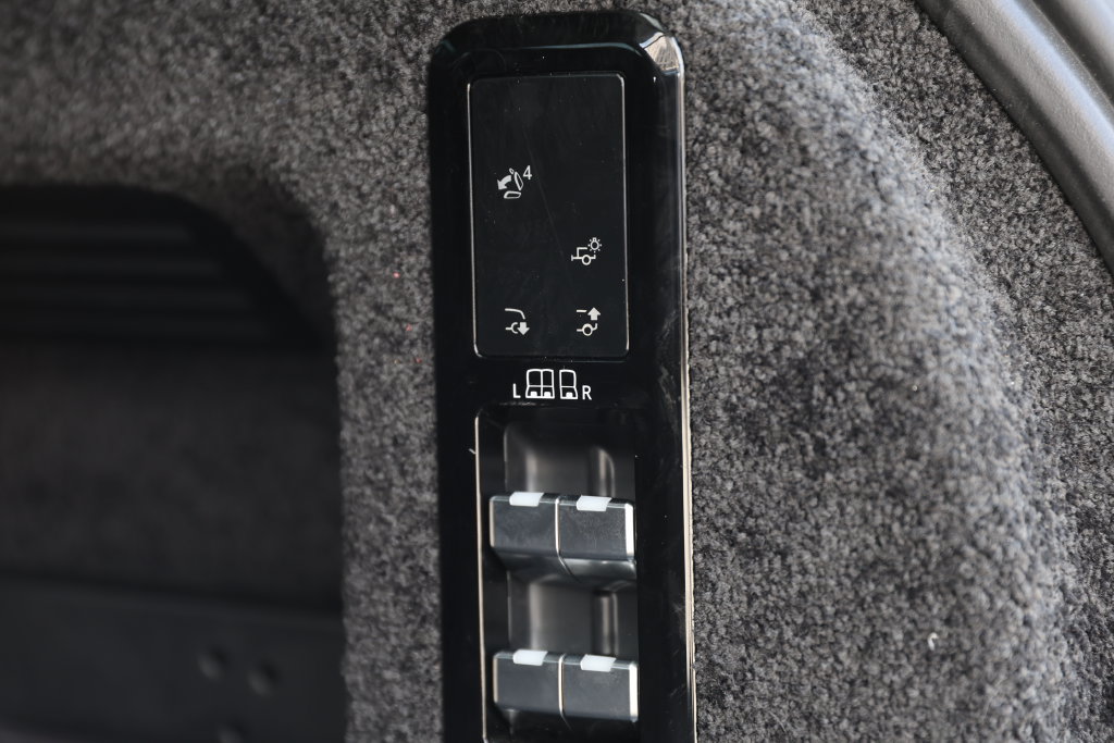 Used 2025 Land Rover Range Rover Long Wheelbase Autobiography AWD/4WD image 11