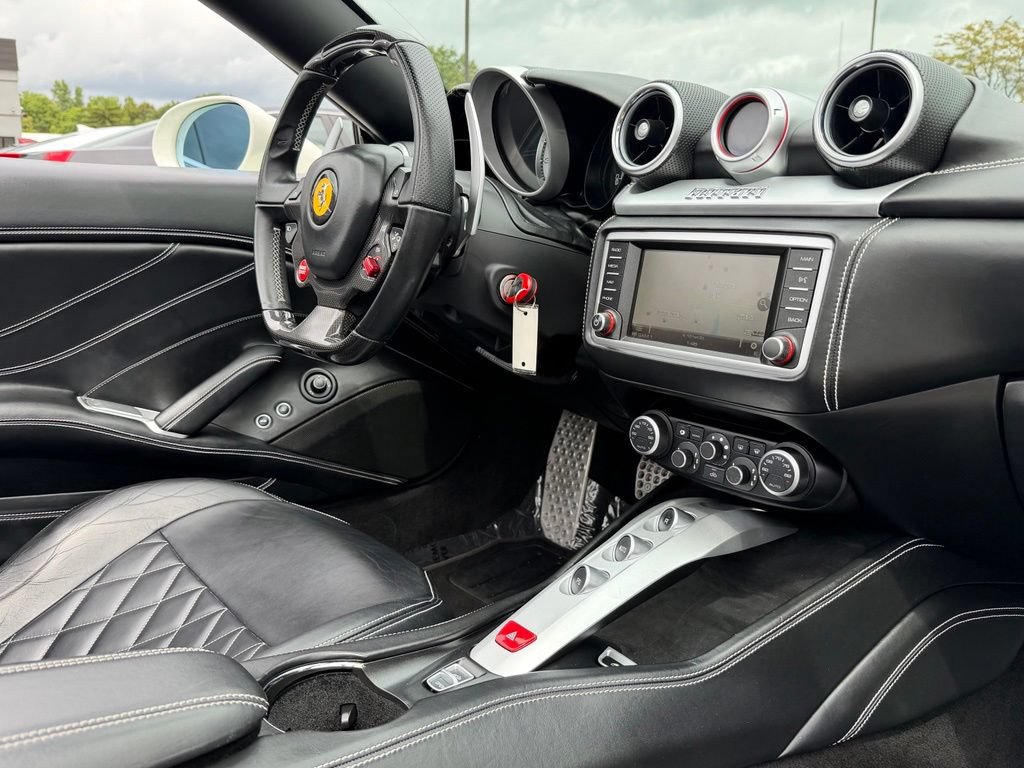 Used 2015 Ferrari California T RWD image 27