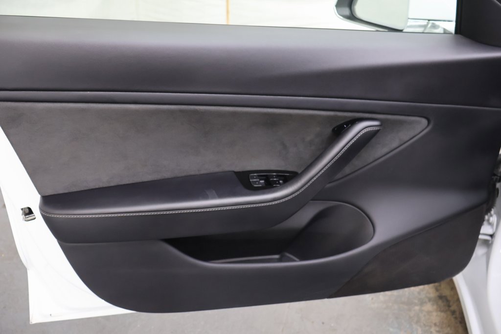 Used 2018 Tesla Model 3 Long Range image 16