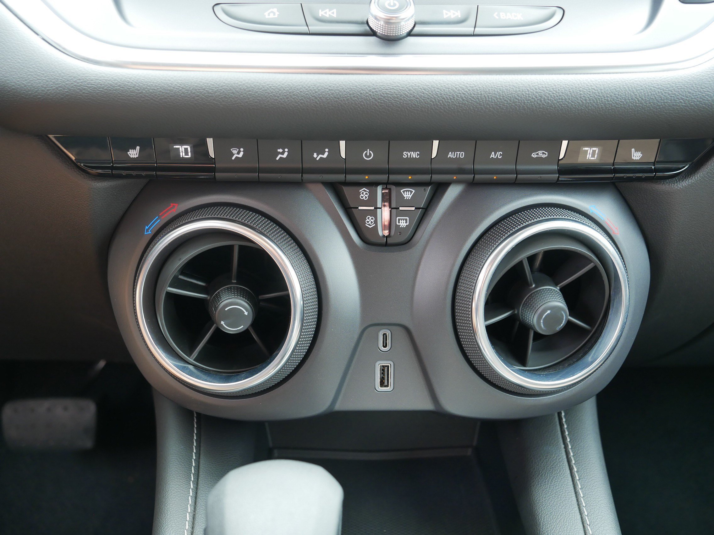Used 2025 Chevrolet Blazer LT AWD/4WD image 23