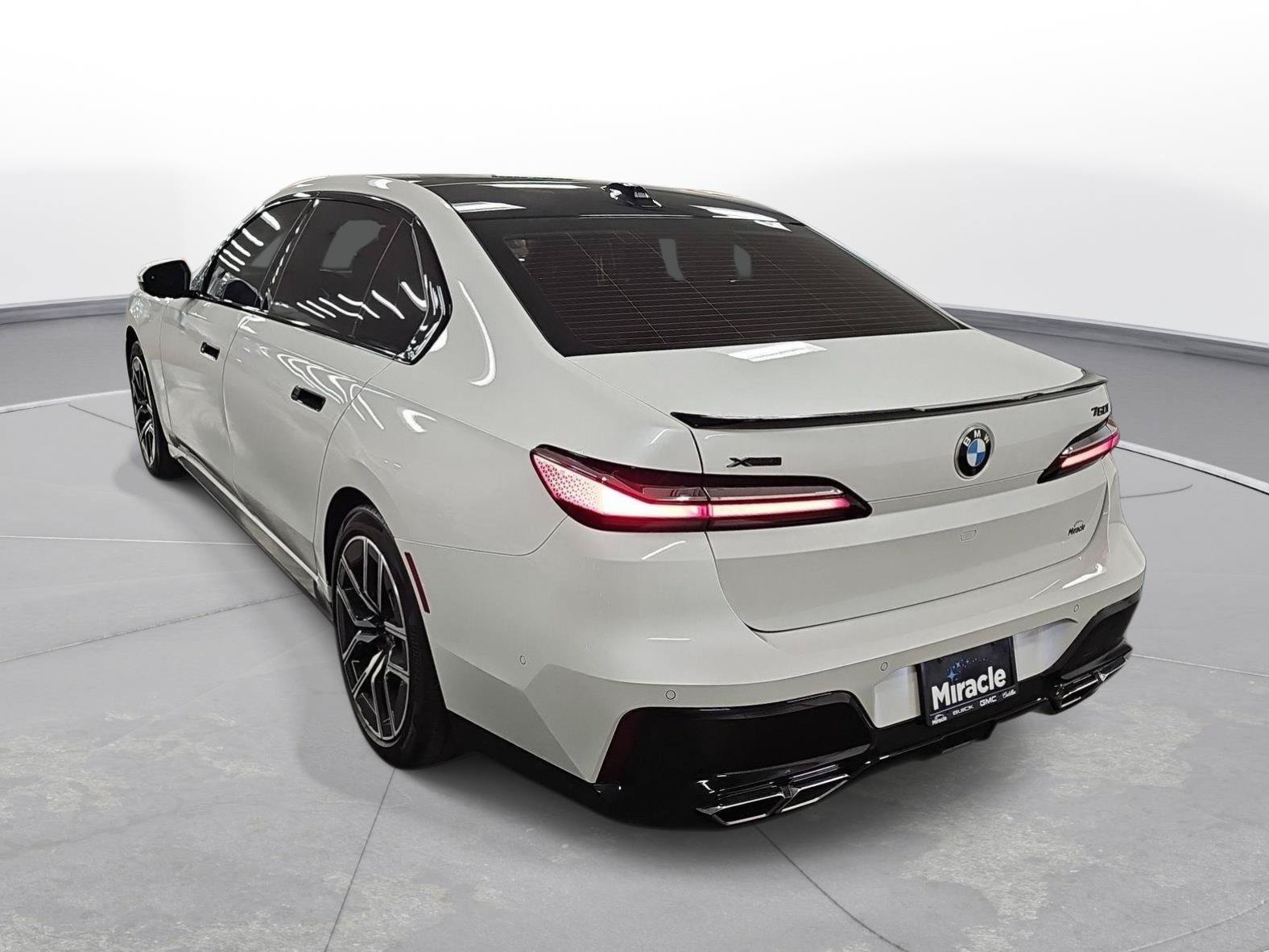 Used 2024 BMW 760i xDrive AWD/4WD image 8