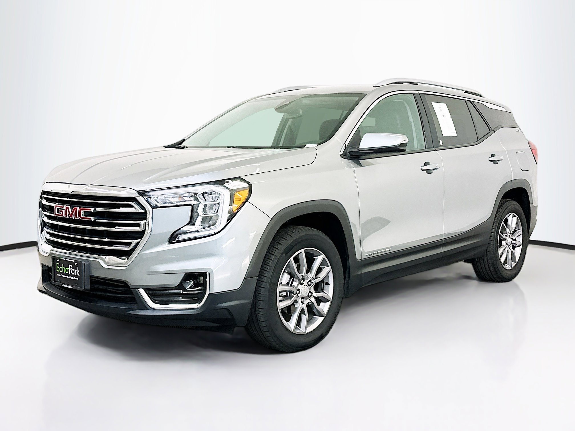 Used 2024 GMC Terrain SLT image 3