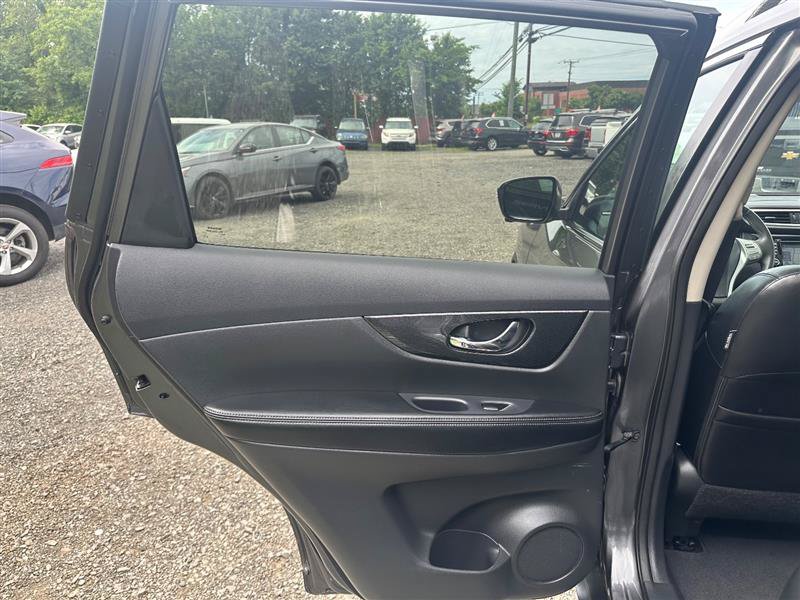 Used 2014 Nissan Rogue SL w/ SL Premium Package AWD/4WD image 28