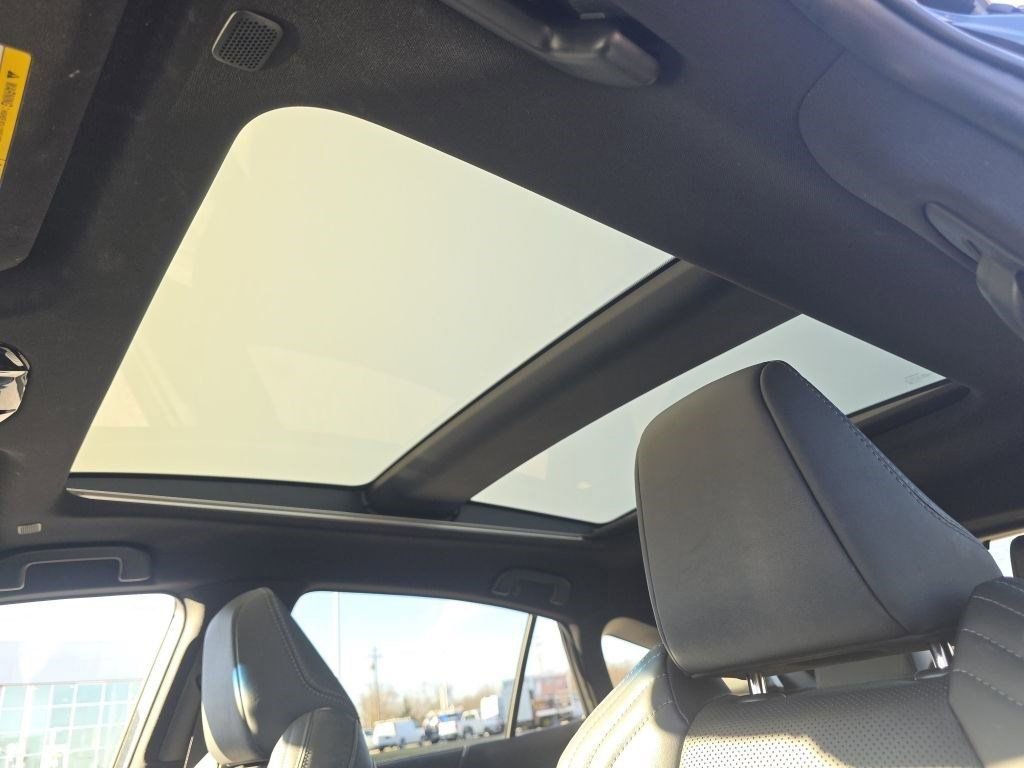 Used 2023 Toyota Venza Limited image 10