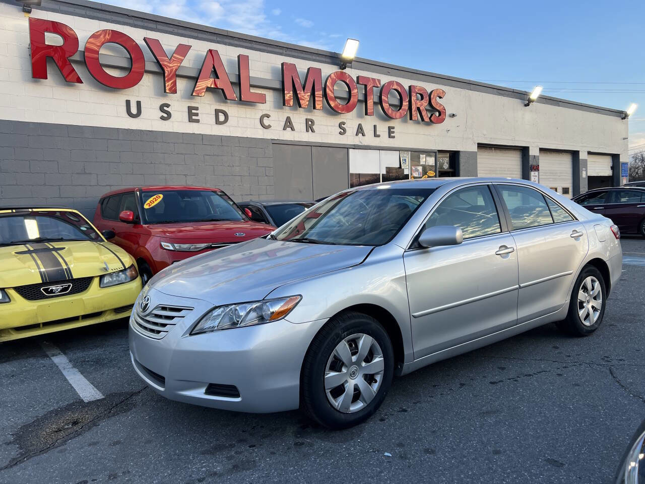 Used 2009 Toyota Camry LE image 1