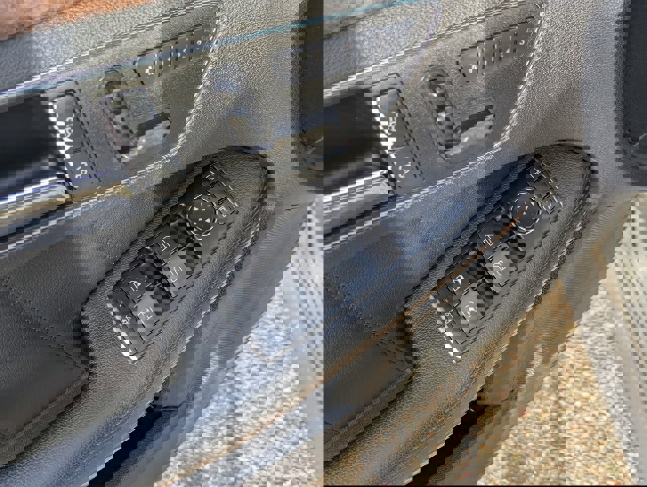 Used 2011 Mercedes-Benz E 350 Sedan image 20