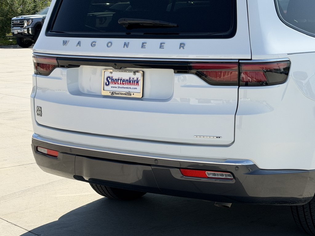 Used 2022 Jeep Wagoneer Series II RWD image 6