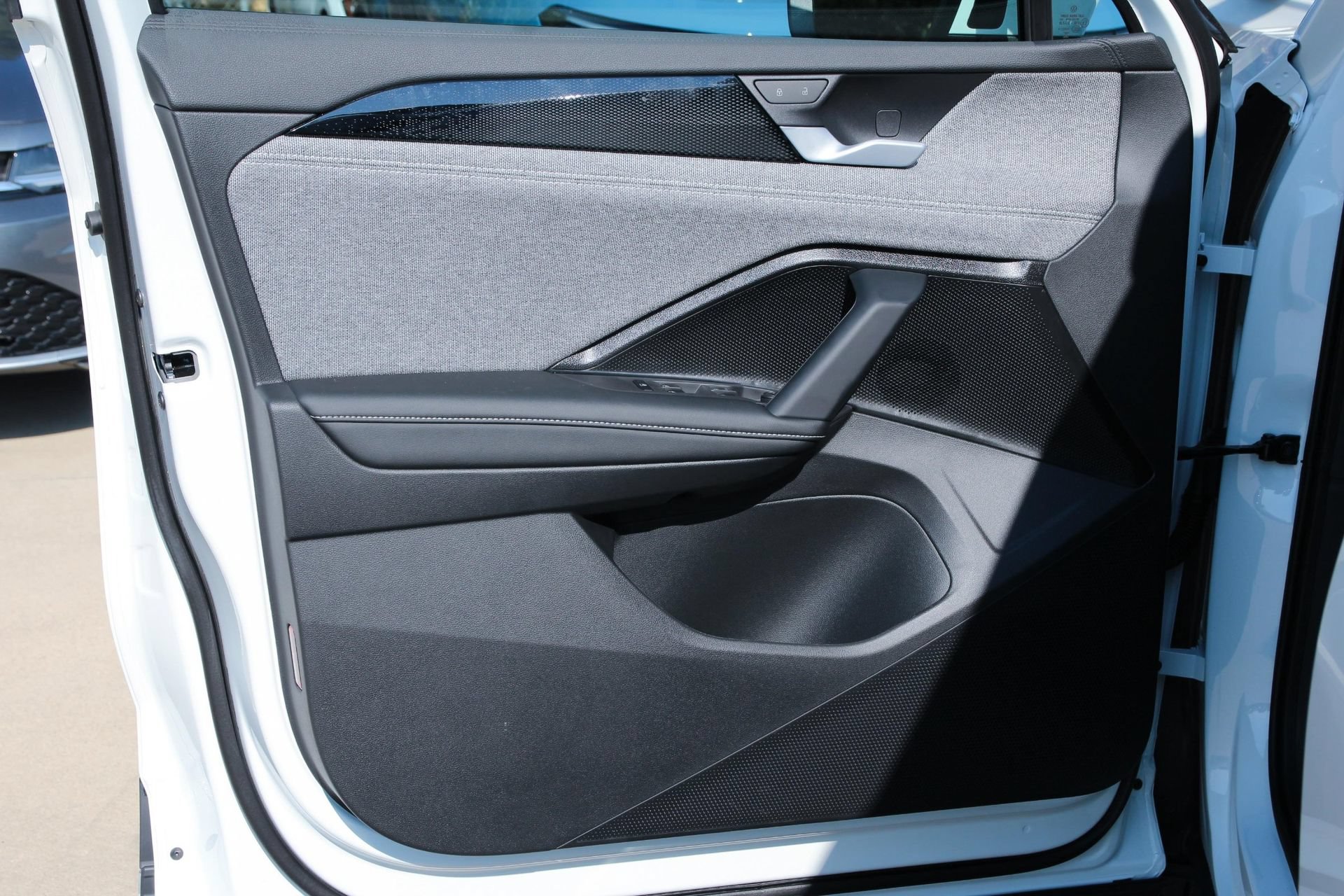 Certified 2025 Volkswagen Tiguan S FWD image 11