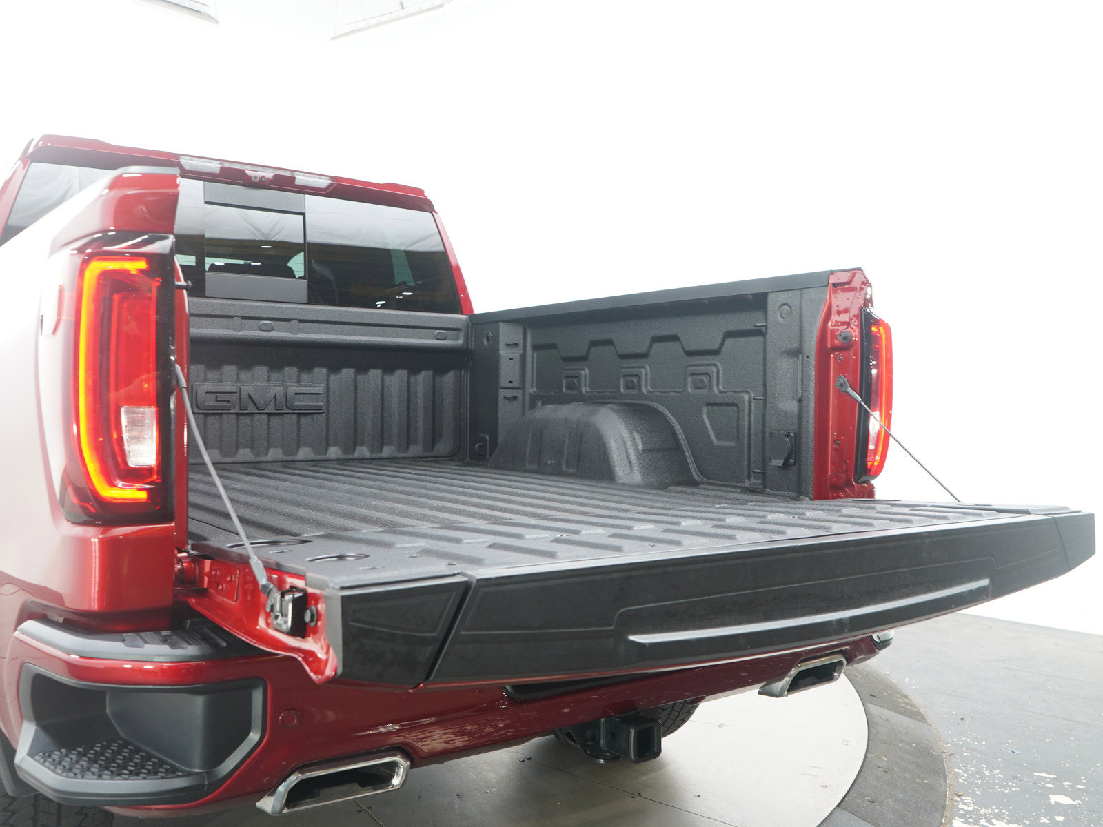 Used 2025 GMC Sierra 1500 AT4 w/ AT4 Premium Package AWD/4WD image 17