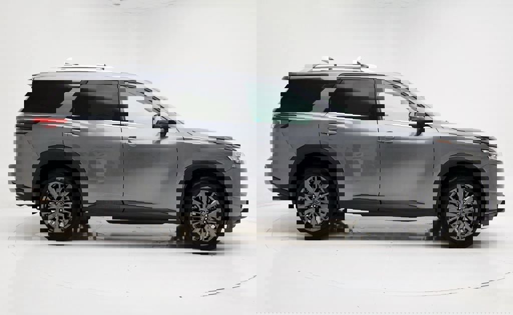 Used 2024 Nissan Pathfinder SL w/ SL Premium Package image 3