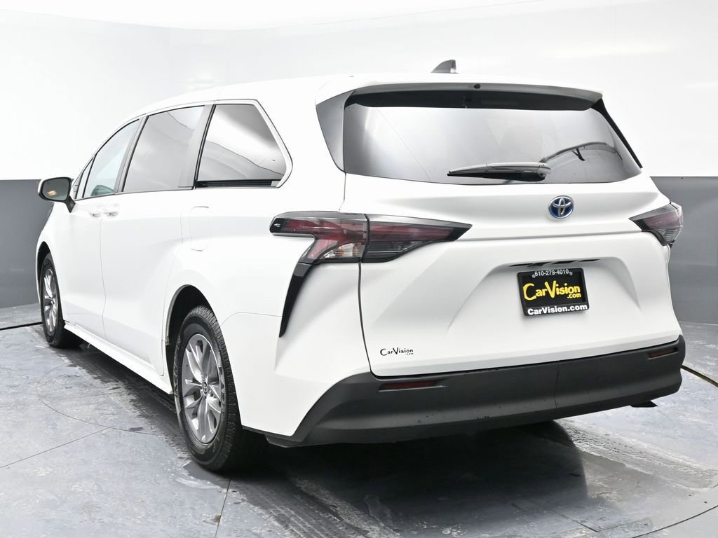 Used 2024 Toyota Sienna LE image 7
