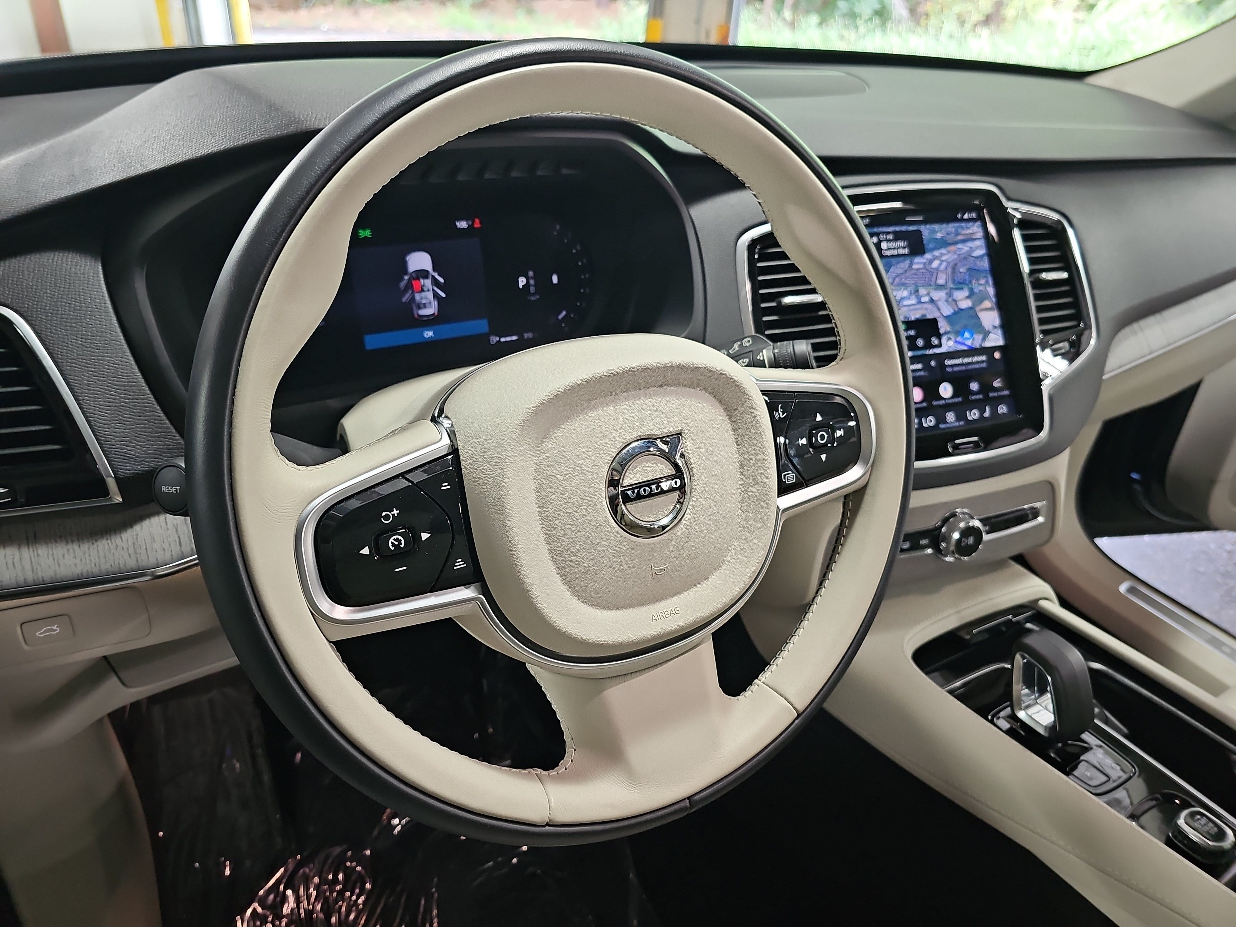 Used 2025 Volvo XC90 B6 Plus w/ Protection Package Premier AWD/4WD image 17