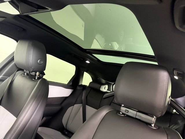 New 2026 Land Rover Range Rover Velar Dynamic SE image 17