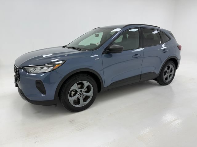Used 2025 Ford Escape ST-Line w/ Tech Pack #1 FWD image 5