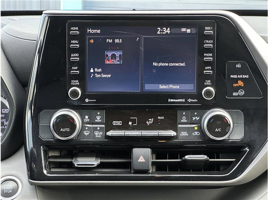 Used 2020 Toyota Highlander LE image 26