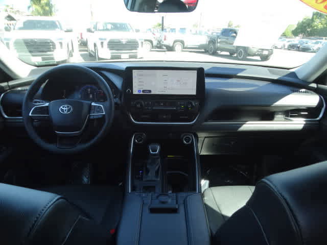 Used 2025 Toyota Grand Highlander FWD image 23
