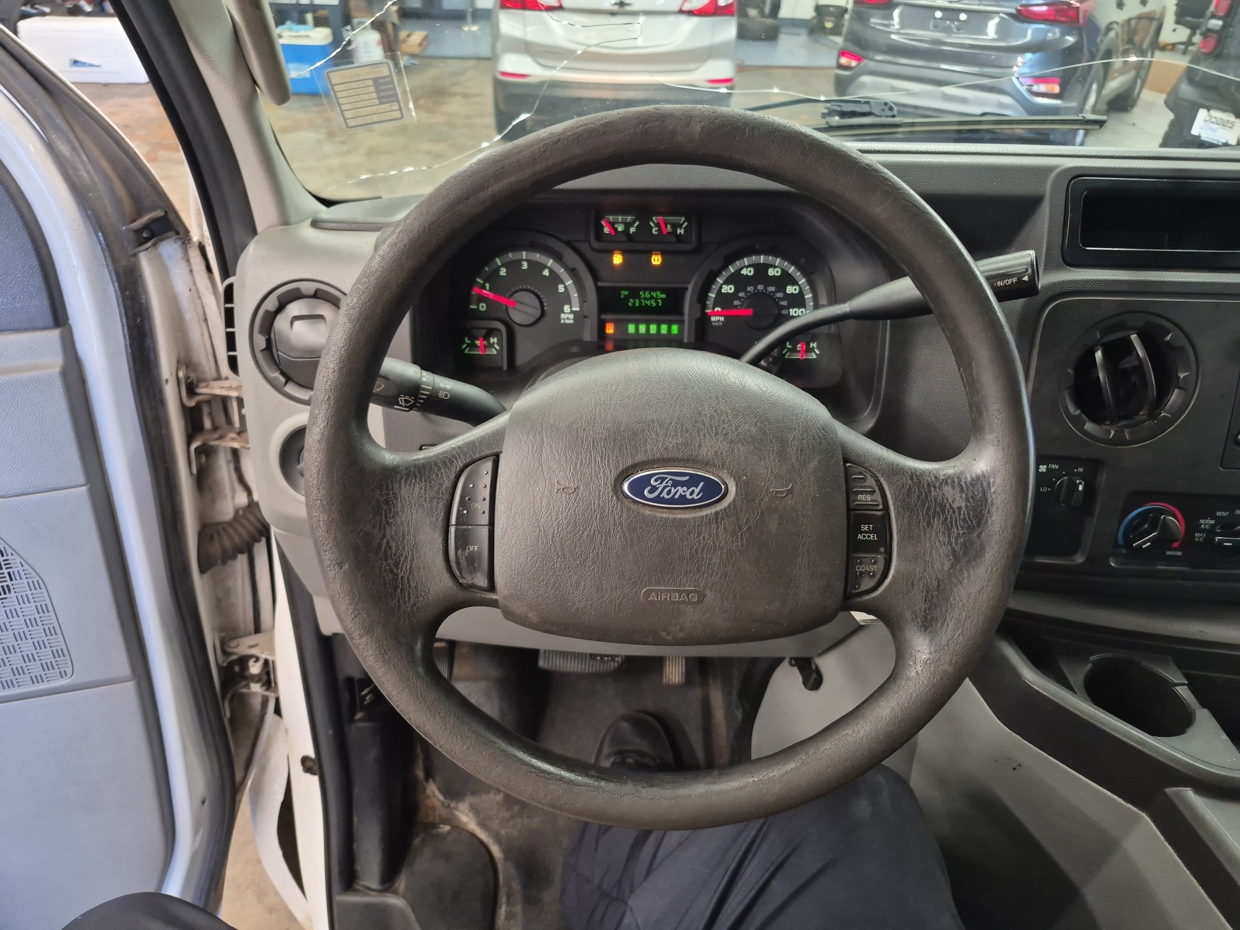 Used 2014 Ford E-250 and Econoline 250 RWD image 25