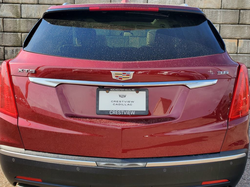 Used 2017 Cadillac XT5 Luxury w/ Driver Awareness Package FWD image 12