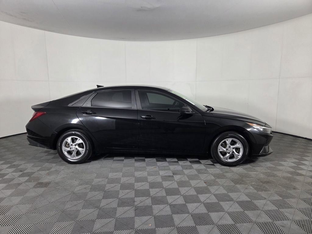 Used 2021 Hyundai Elantra SE image 5