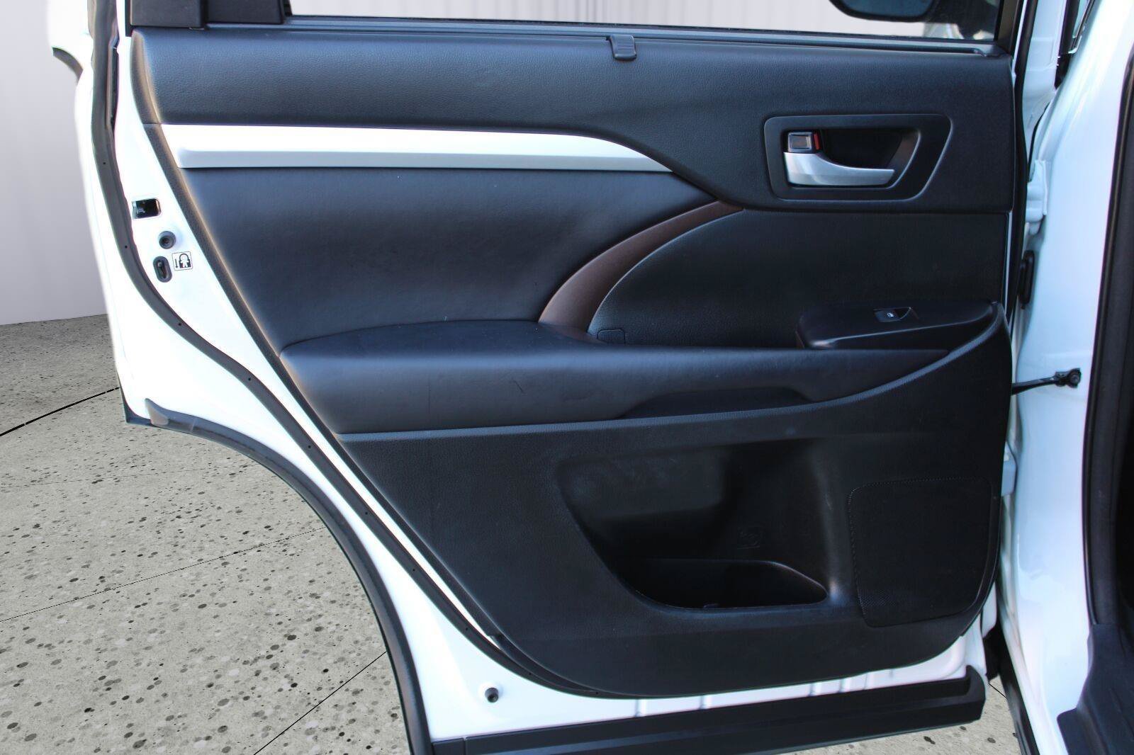 Used 2018 Toyota Highlander XLE AWD/4WD image 46