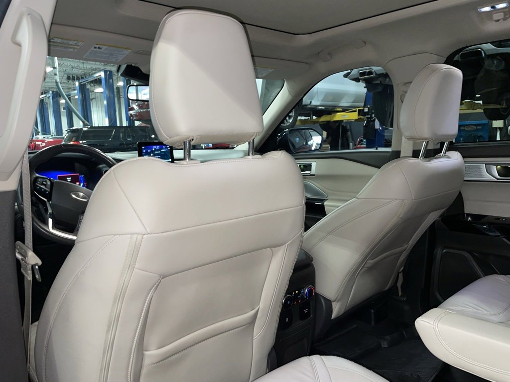 Used 2022 Ford Explorer Platinum w/ Equipment Group 601A image 24