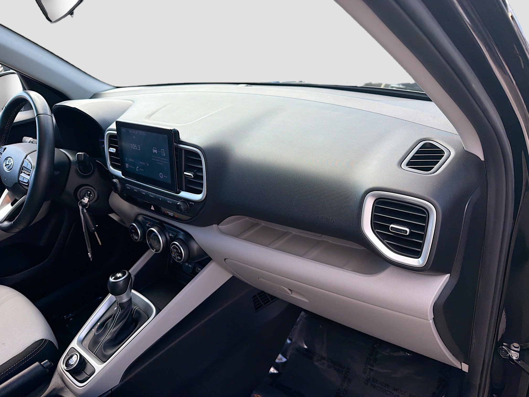 Used 2022 Hyundai Venue SEL image 29