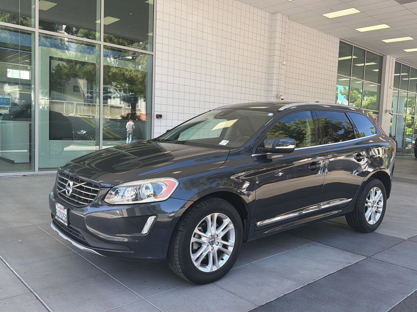 Used 2016 Volvo XC60 T5 Premier w/ Proximity Package