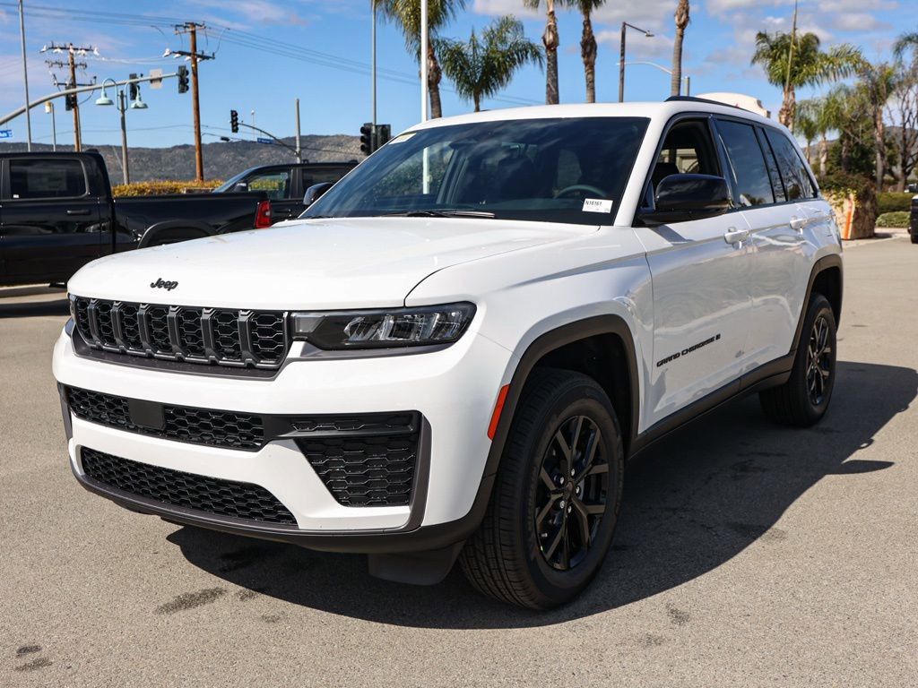 Used 2026 Jeep Grand Cherokee Altitude image 8