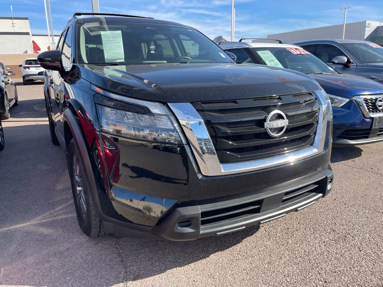 Used 2024 Nissan Pathfinder SV image 1