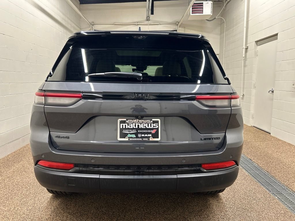 Used 2025 Jeep Grand Cherokee Limited w/ Luxury Tech Group II AWD/4WD image 3