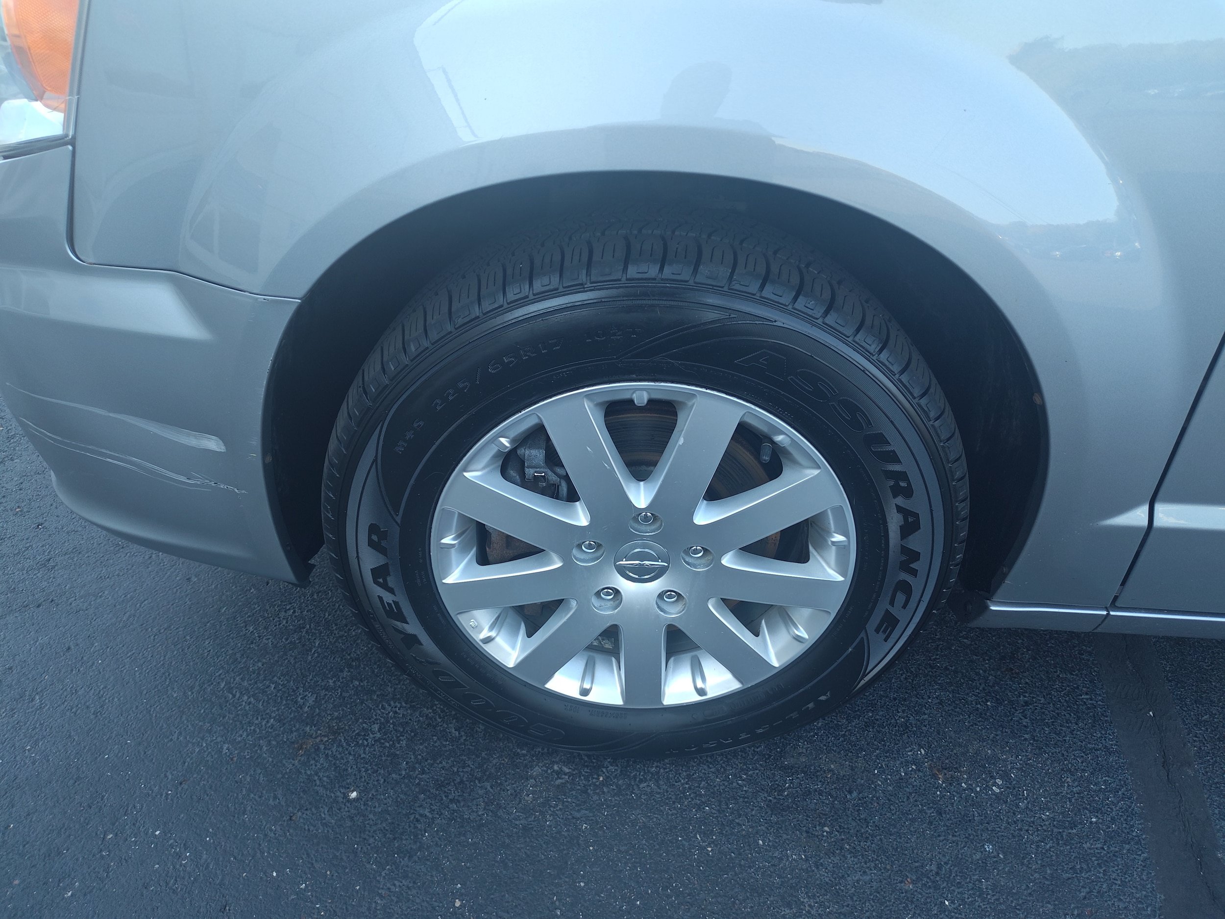 Used 2014 Chrysler Town & Country Touring FWD image 6