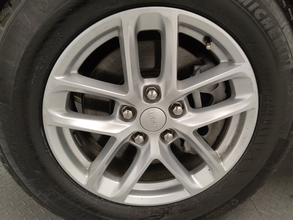 Used 2023 Jeep Grand Cherokee L Laredo image 31