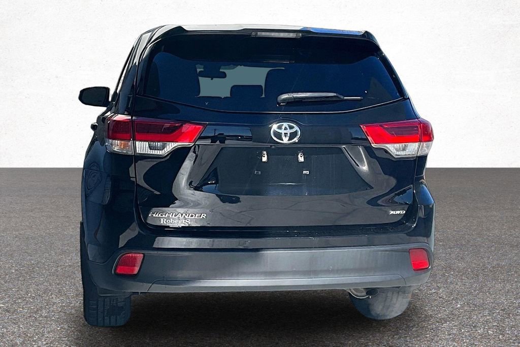 Used 2019 Toyota Highlander LE image 5