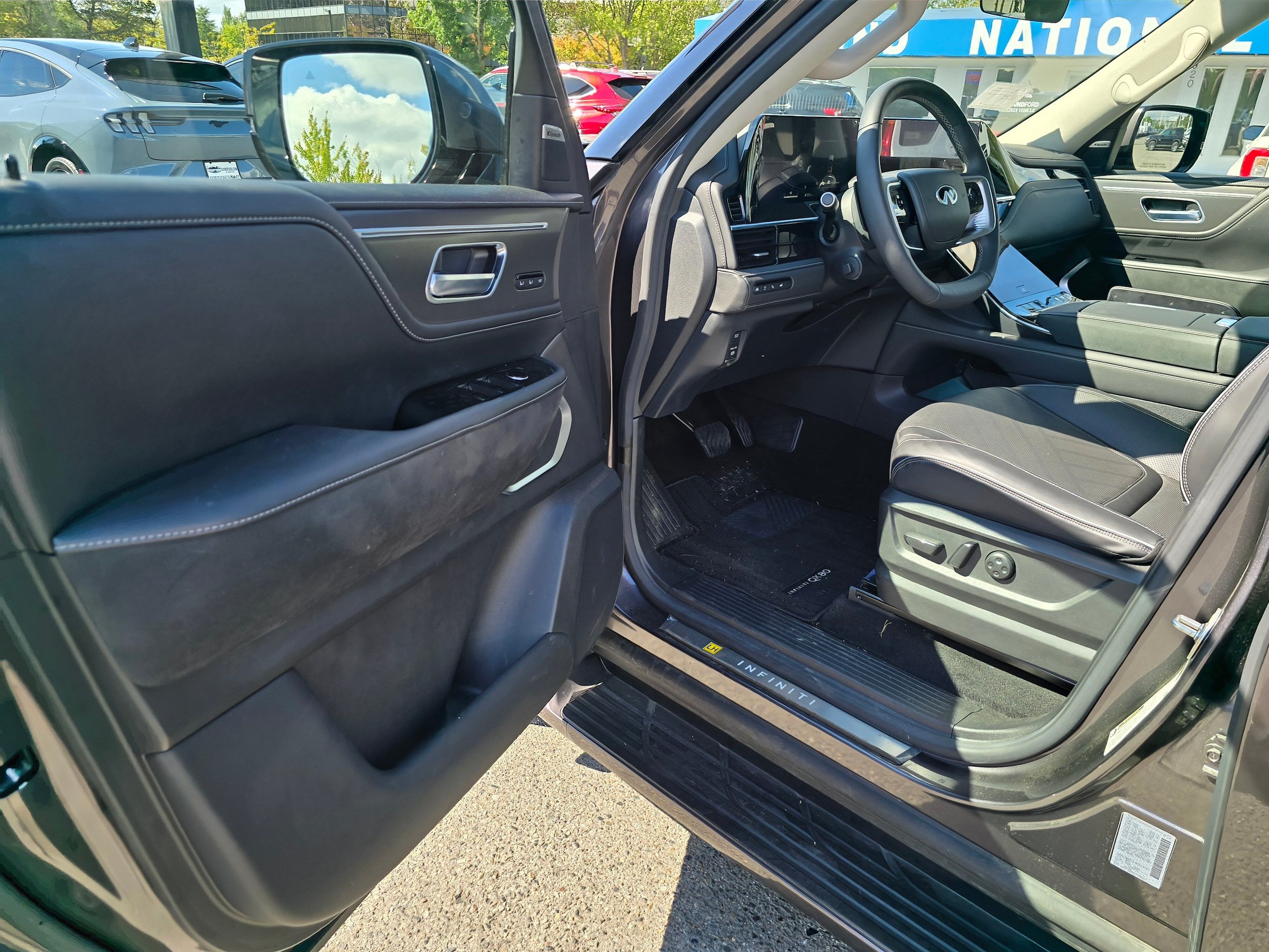 Used 2025 INFINITI QX80 Luxe AWD/4WD image 15