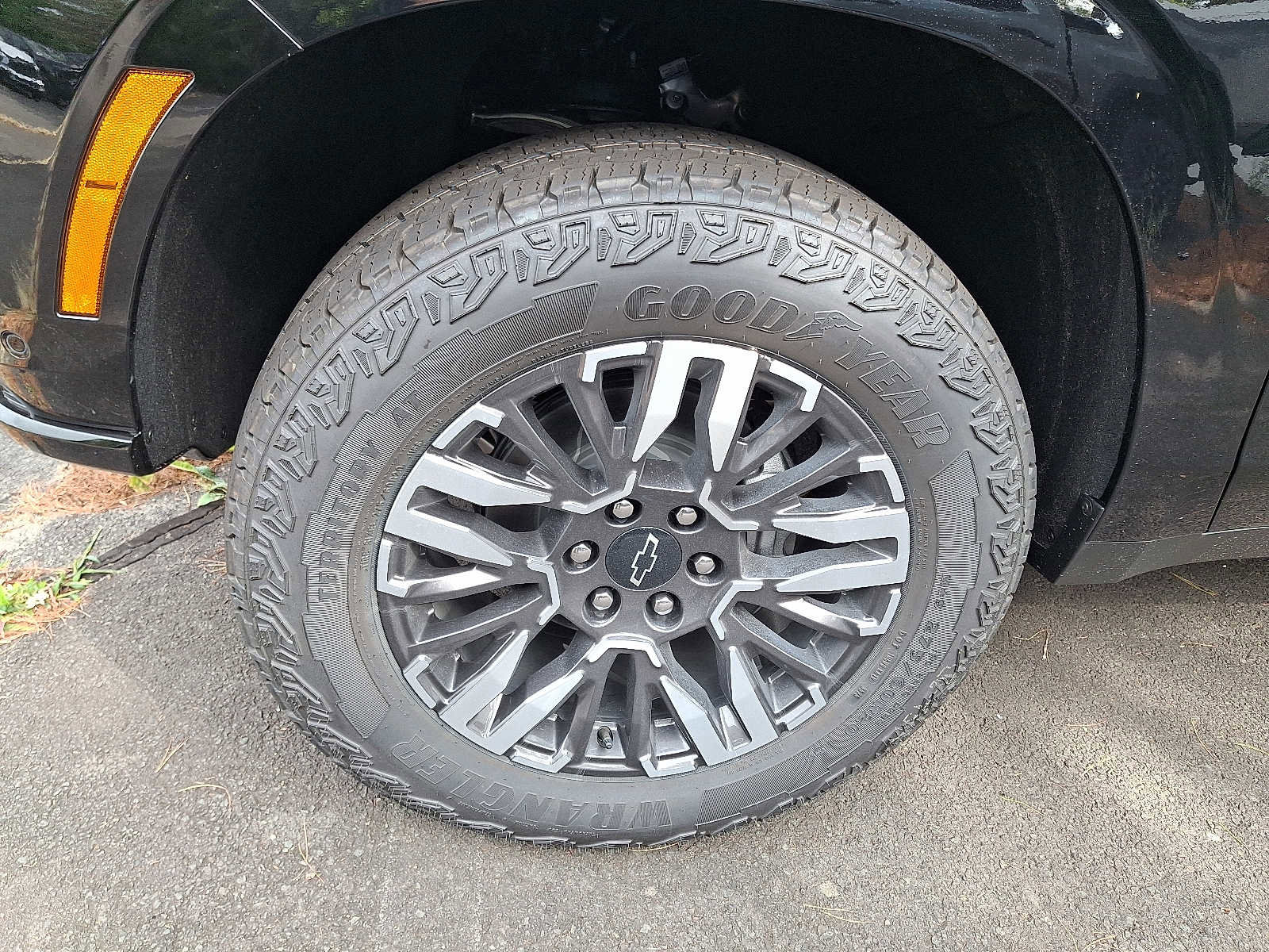 New 2026 Chevrolet Suburban Z71 w/ Comfort Package image 4