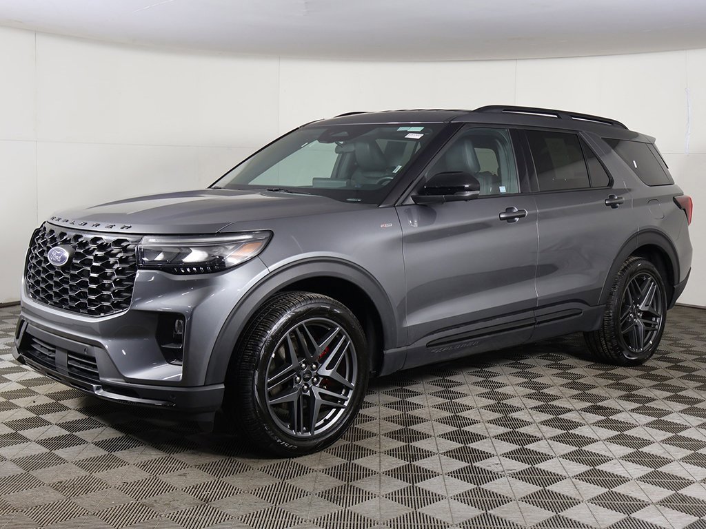 Used 2025 Ford Explorer ST-Line w/ ST-Line Street Pack image 9