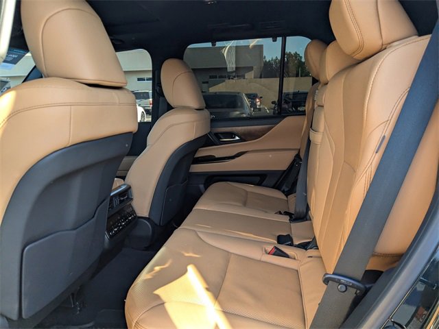 Used 2025 Lexus LX 600 4WD w/ Luxury Package image 15