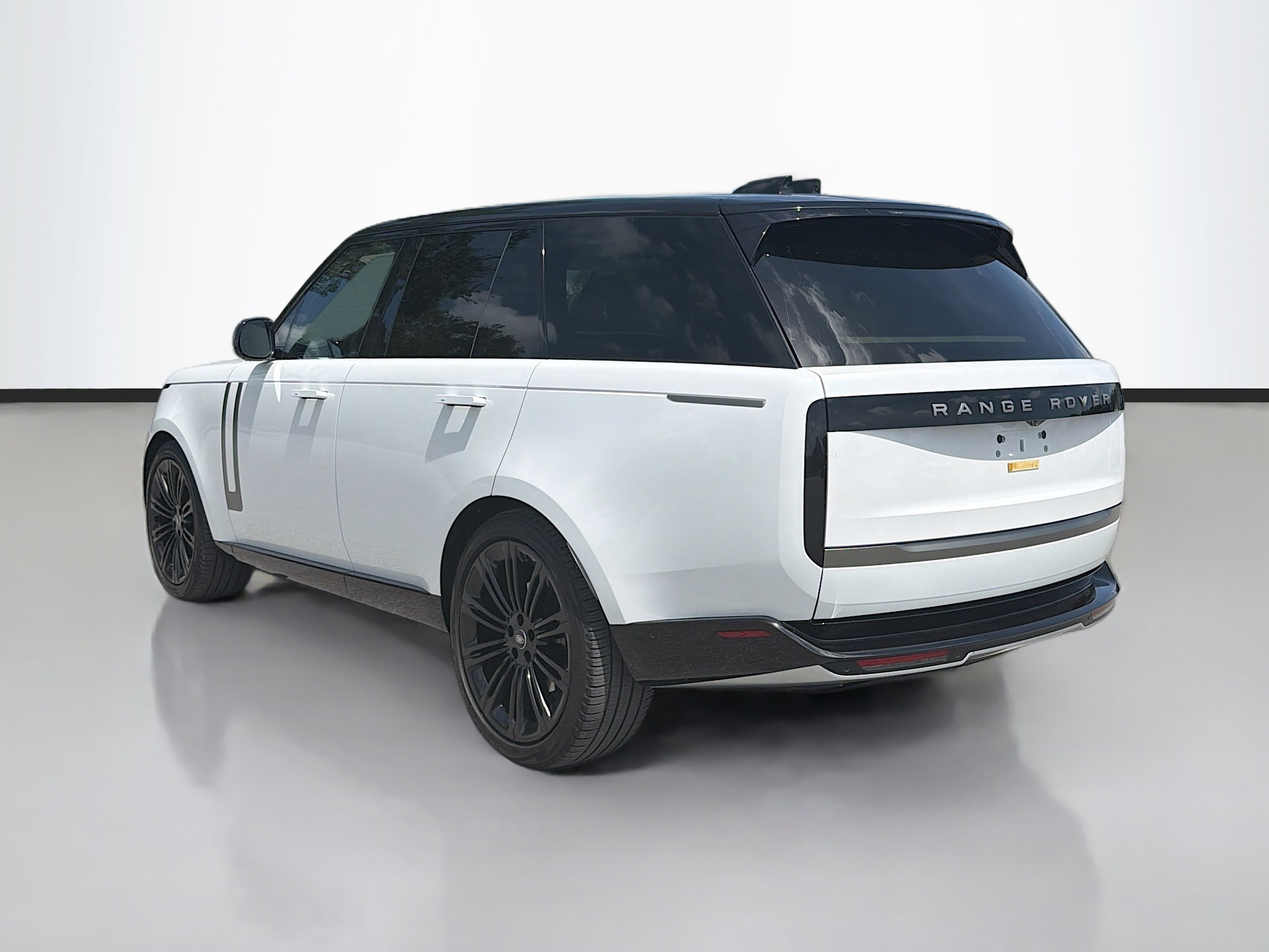 Used 2024 Land Rover Range Rover SE AWD/4WD image 3