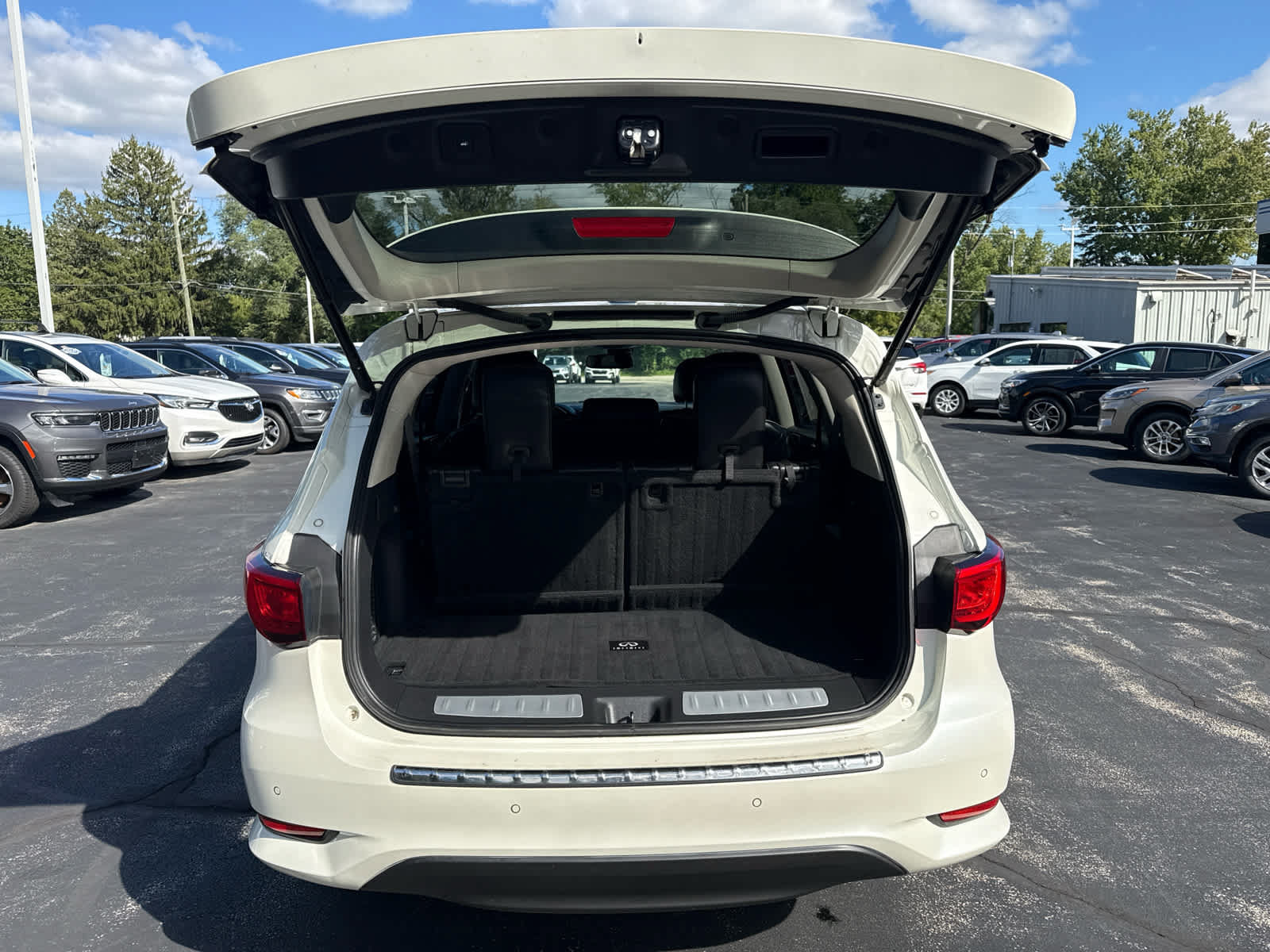 Used 2017 INFINITI QX60 Luxe w/ Premium Plus Package AWD/4WD image 17