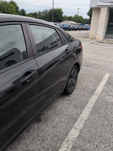 Used 2022 Hyundai Elantra SEL w/ Cargo Package FWD image 4